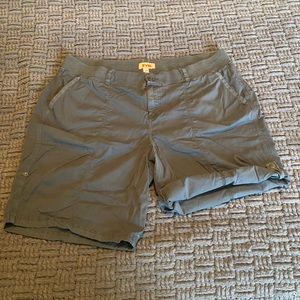 Evri women’s plus size 18 gray cargo style adjustable length shorts.